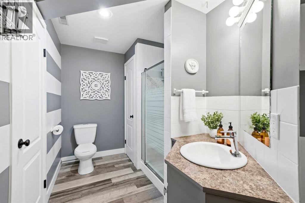 3 Riverview Court, Cochrane, Alberta  T4C 1K6 - Photo 38 - A2299457