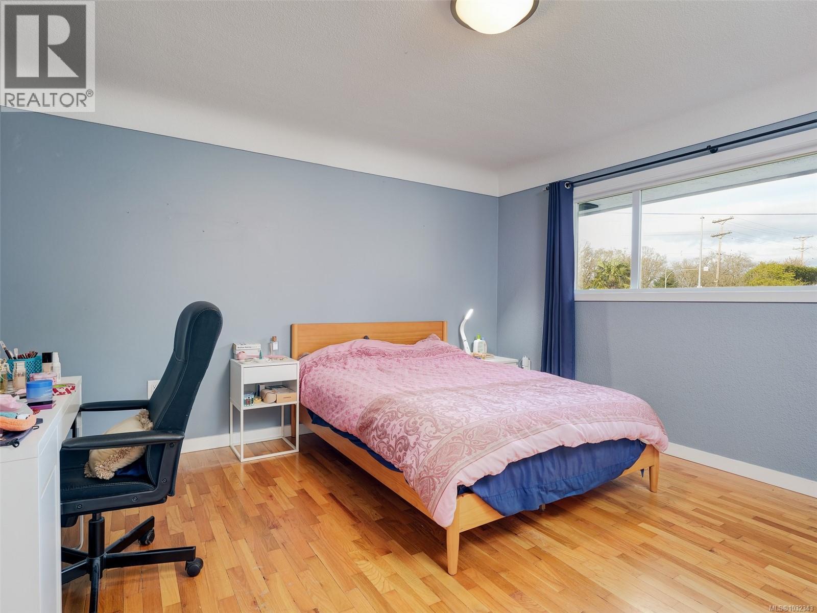 1196 Hopkins Pl, Saanich, British Columbia  V8P 5L6 - Photo 9 - 1032343