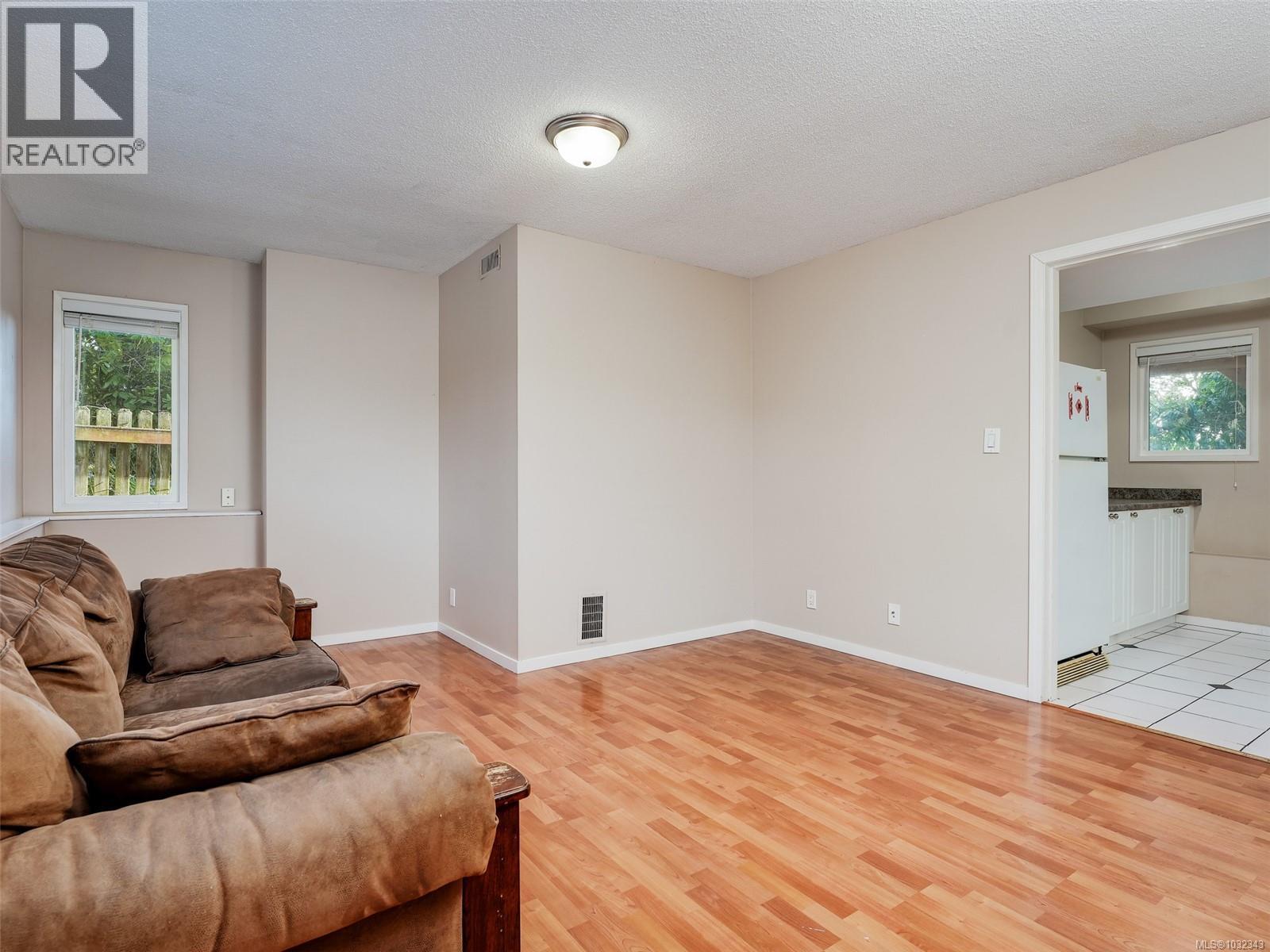 1196 Hopkins Pl, Saanich, British Columbia  V8P 5L6 - Photo 14 - 1032343