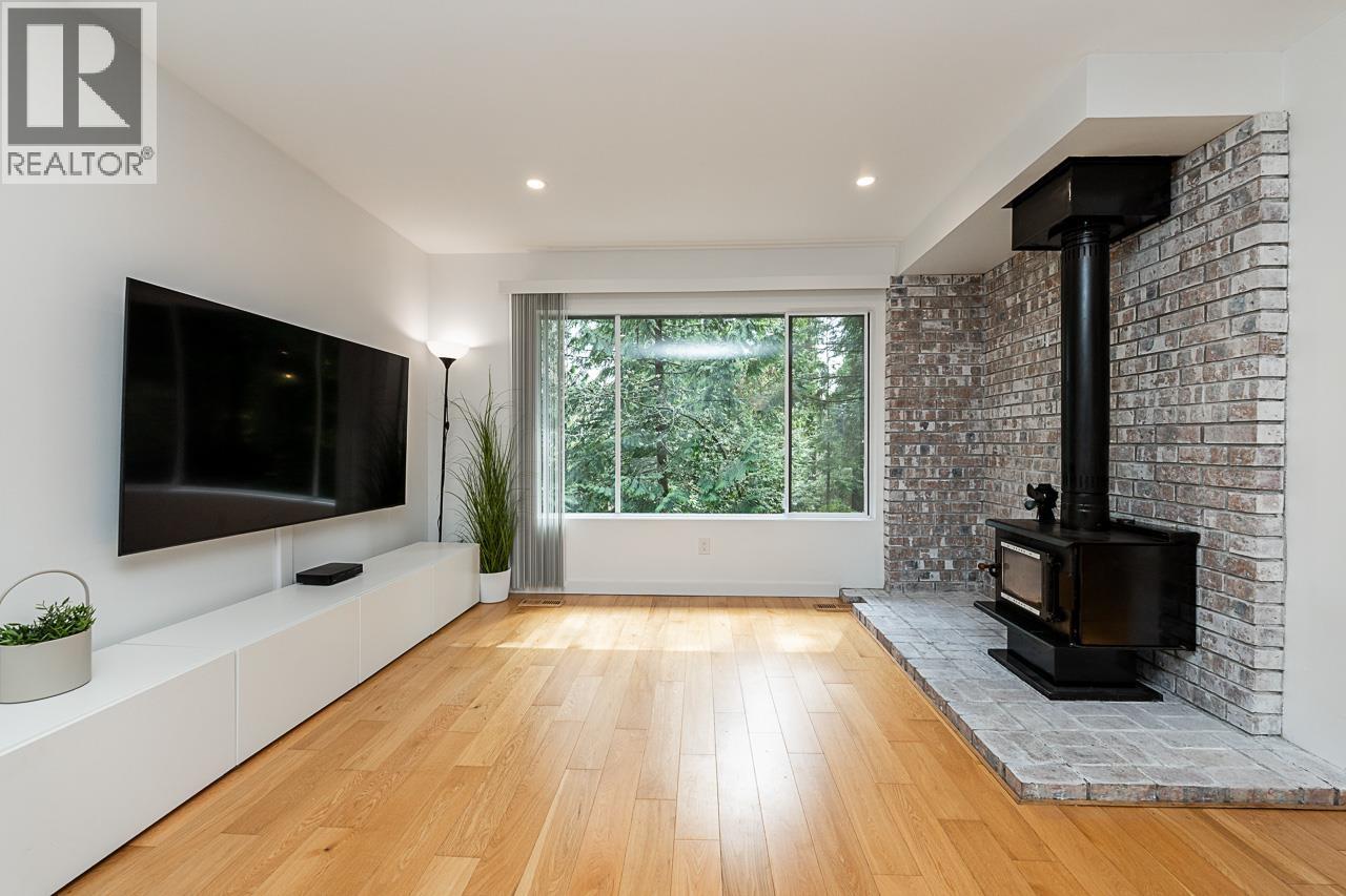 3398 William Avenue, North Vancouver, British Columbia  V7K 2Z6 - Photo 2 - R3112603