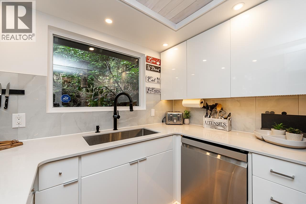 3398 William Avenue, North Vancouver, British Columbia  V7K 2Z6 - Photo 11 - R3112603