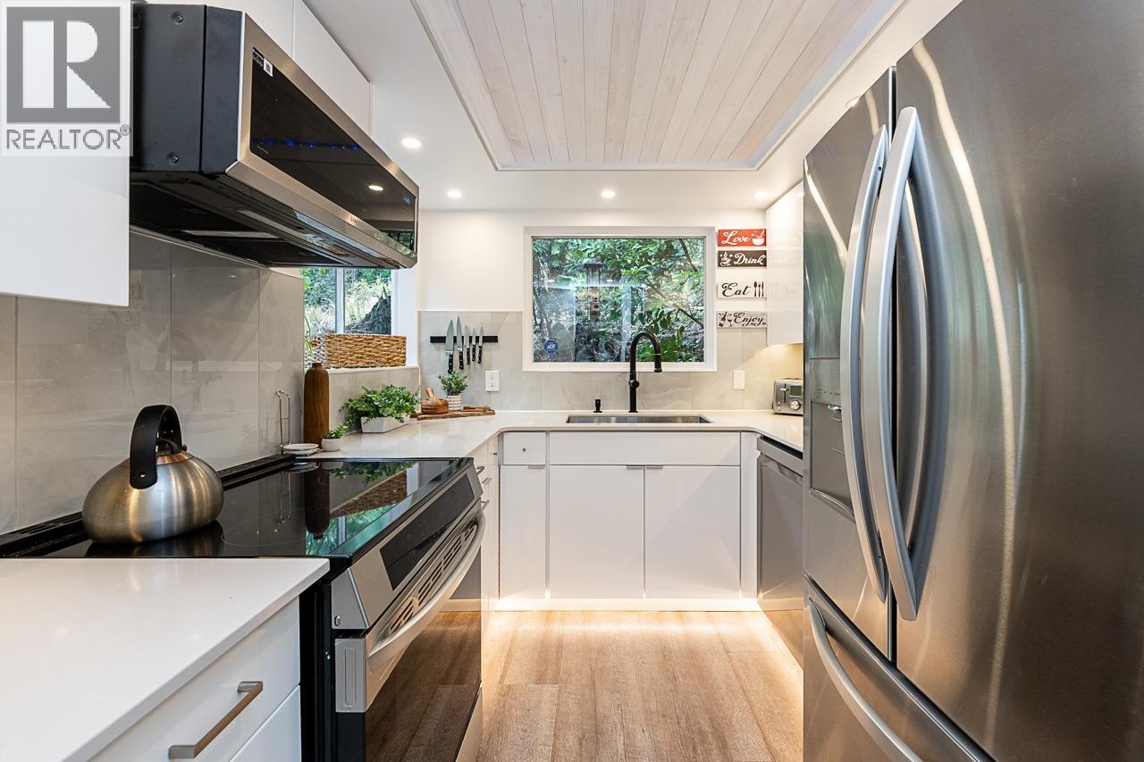 3398 William Avenue, North Vancouver, British Columbia  V7K 2Z6 - Photo 12 - R3112603