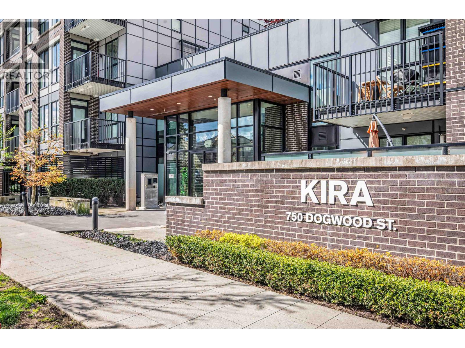 321 750 Dogwood Street, Coquitlam, British Columbia  V3J 0K6 - Photo 2 - R3112562