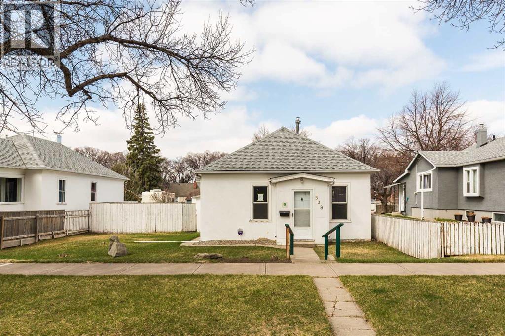 538 12c Street N, Lethbridge, Alberta  T1H 2N3 - Photo 2 - A2300777