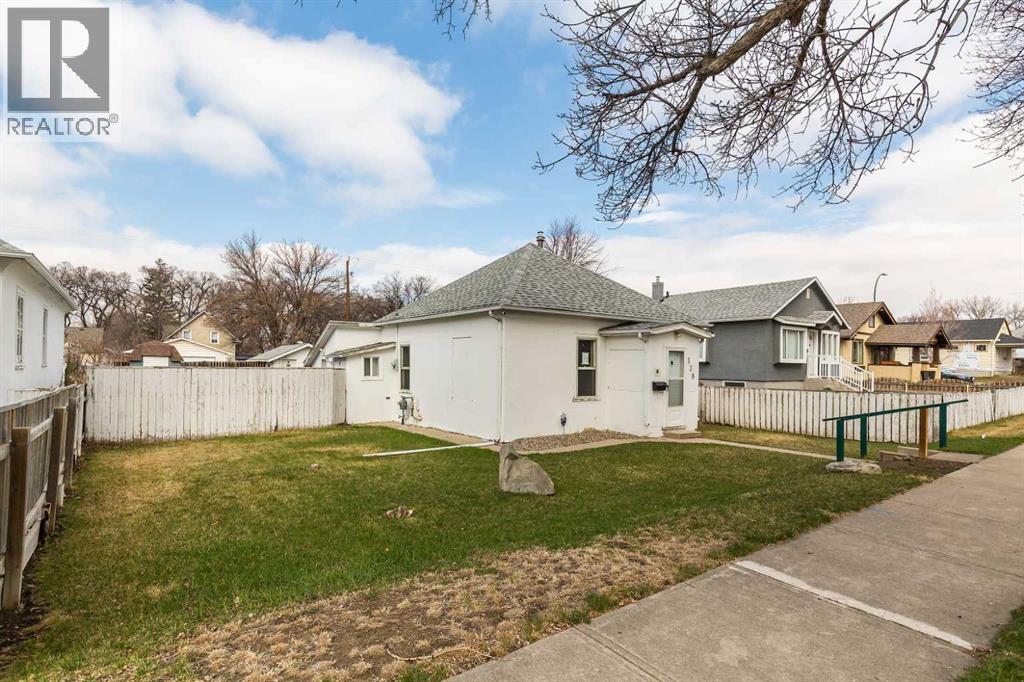 538 12c Street N, Lethbridge, Alberta  T1H 2N3 - Photo 3 - A2300777