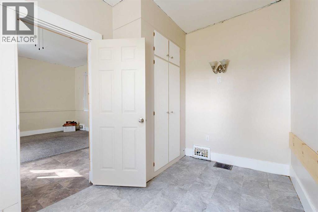 538 12c Street N, Lethbridge, Alberta  T1H 2N3 - Photo 7 - A2300777