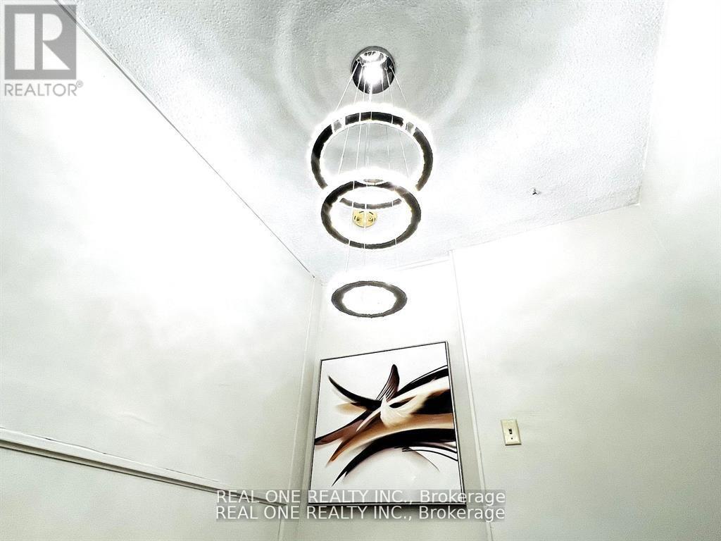 105 ( Basement ) Aurora Heights Drive, Aurora, Ontario  L4G 2X1 - Photo 2 - N13010514