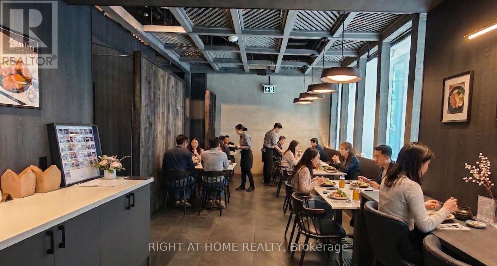 UPPER - 6 EGLINTON AVENUE E, Toronto, Ontario