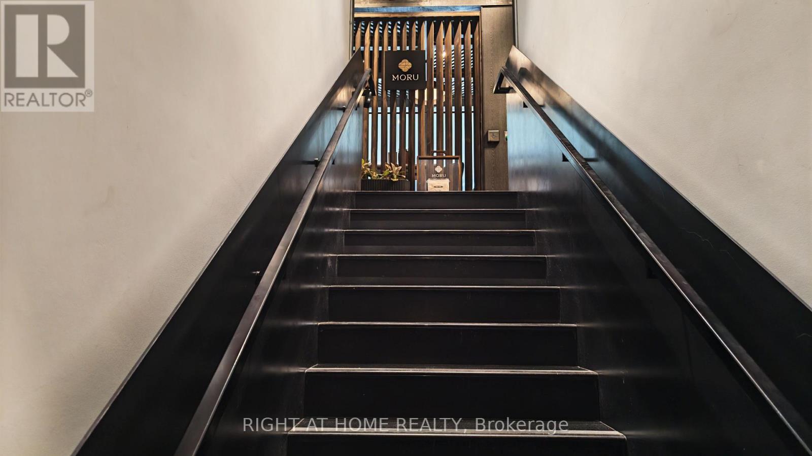 Upper - 6 Eglinton Avenue E, Toronto, Ontario  M4P 1A6 - Photo 10 - C13015464