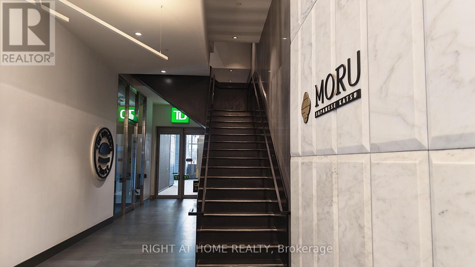 Upper - 6 Eglinton Avenue E, Toronto, Ontario  M4P 1A6 - Photo 11 - C13015464