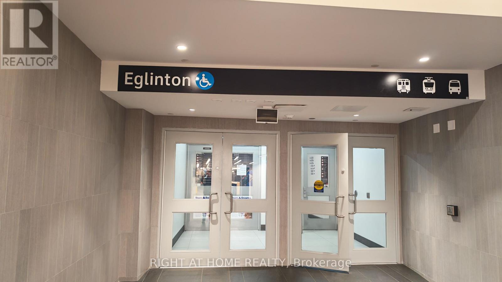 Upper - 6 Eglinton Avenue E, Toronto, Ontario  M4P 1A6 - Photo 12 - C13015464