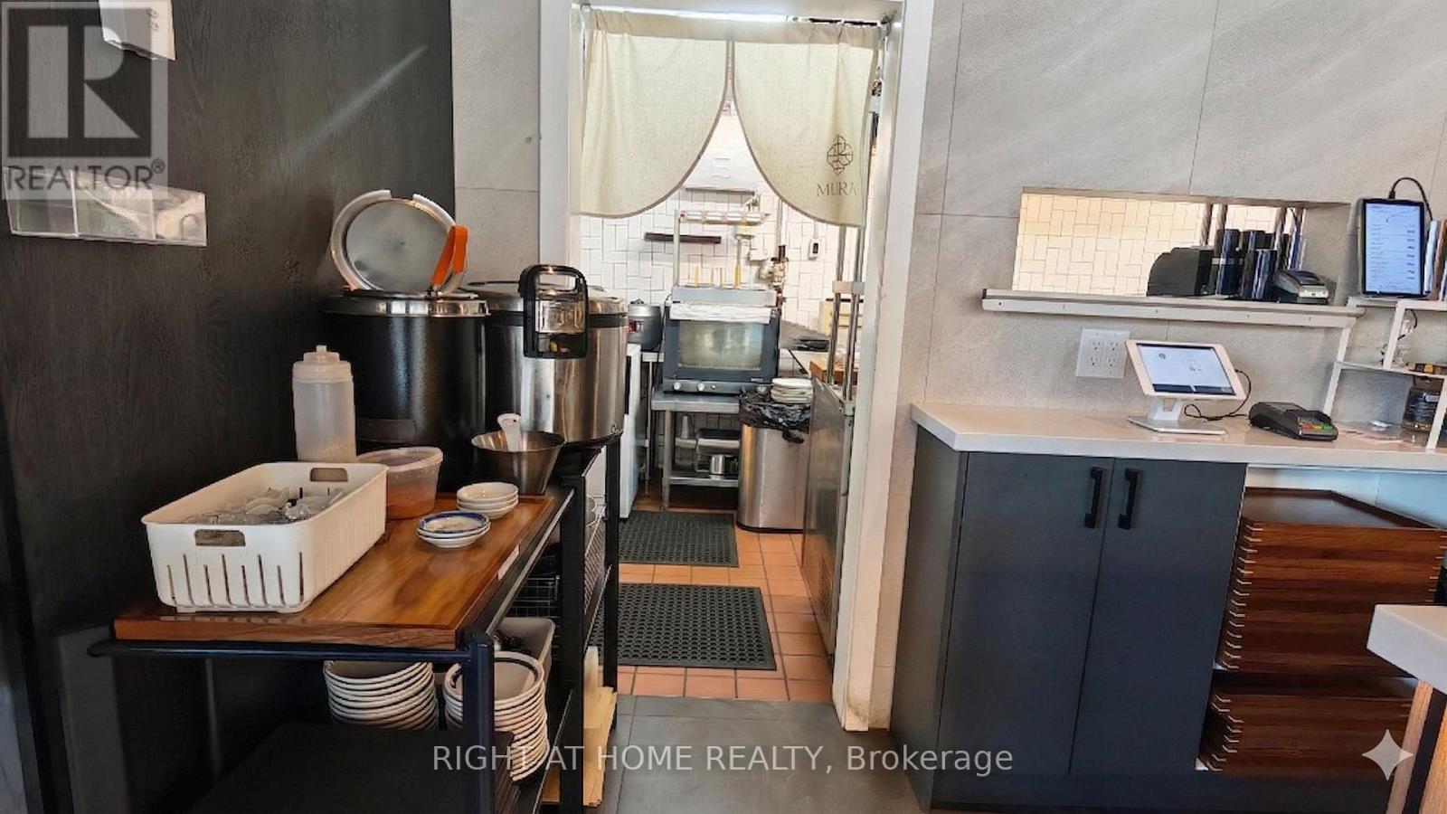 Upper - 6 Eglinton Avenue E, Toronto, Ontario  M4P 1A6 - Photo 6 - C13015464