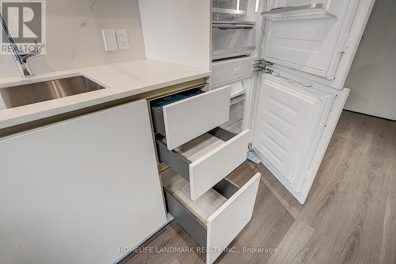 2701 - 8 Wellesley Street W, Toronto, Ontario  M4Y 0J5 - Photo 12 - C13015494