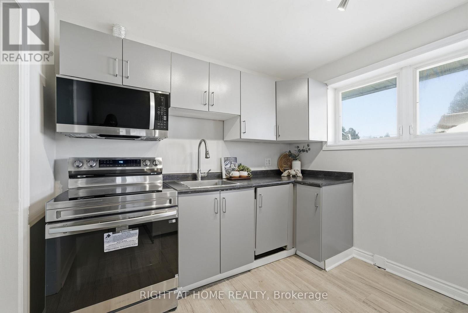 708 Carnegie Avenue, Oshawa (Centennial), Ontario  L1G 4R6 - Photo 6 - E13015510