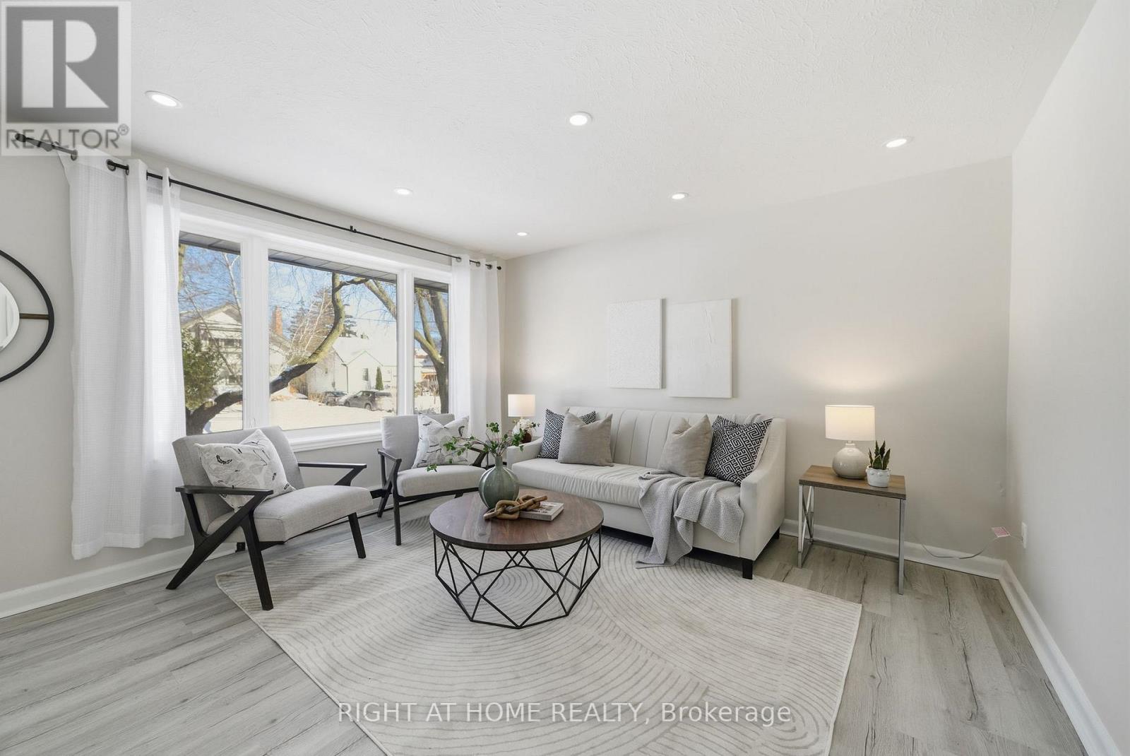 708 Carnegie Avenue, Oshawa (Centennial), Ontario  L1G 4R6 - Photo 8 - E13015510