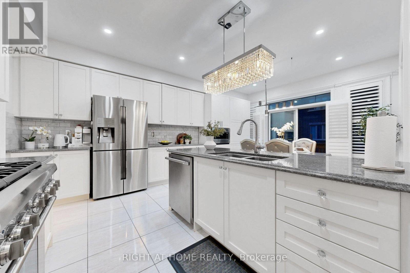 496 Mactier Drive, Vaughan (Kleinburg), Ontario  L4H 4T8 - Photo 10 - N13015476