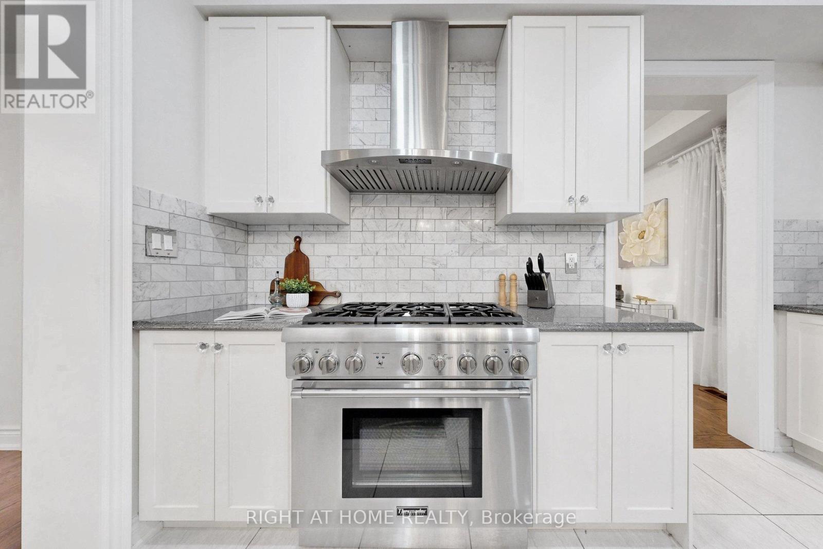 496 Mactier Drive, Vaughan (Kleinburg), Ontario  L4H 4T8 - Photo 11 - N13015476