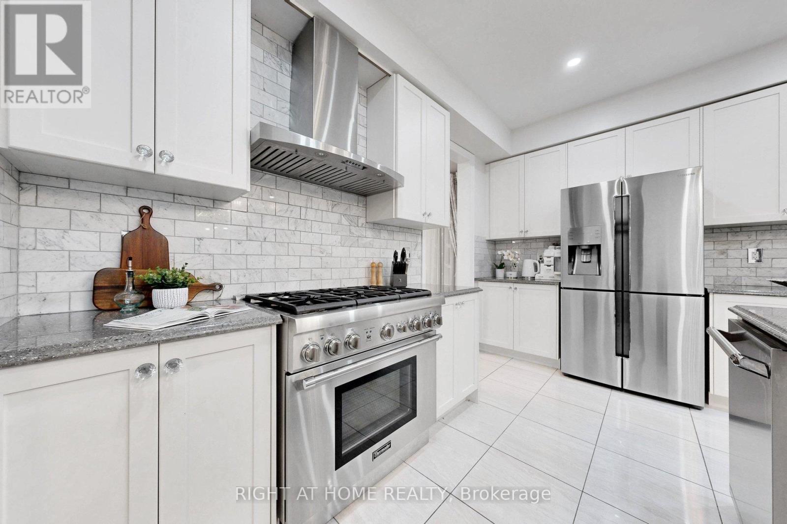 496 Mactier Drive, Vaughan (Kleinburg), Ontario  L4H 4T8 - Photo 9 - N13015476