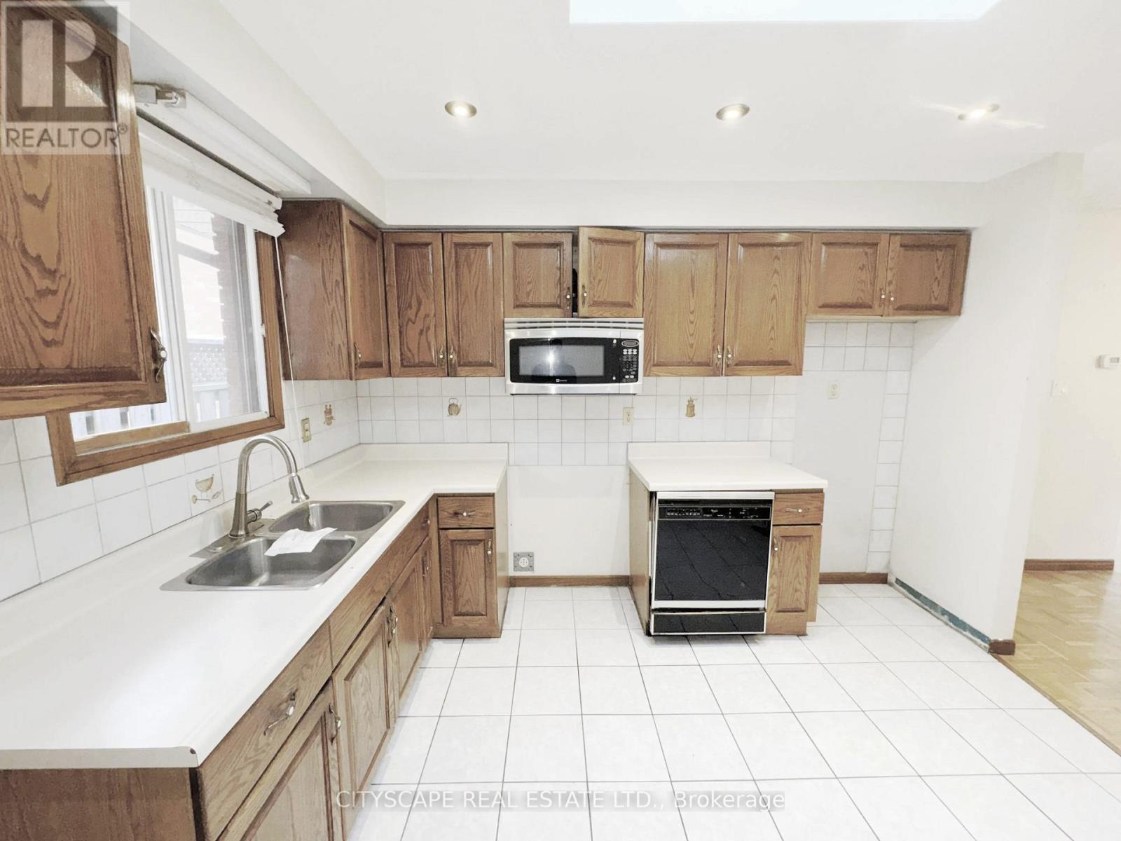 7 Quincy Court, Hamilton, Ontario  L8W 2T4 - Photo 12 - X13015522