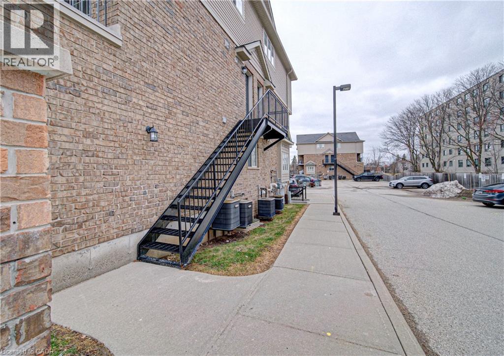12 Holborn Drive Unit# A8, Kitchener, Ontario  N2A 0A4 - Photo 4 - 40810515