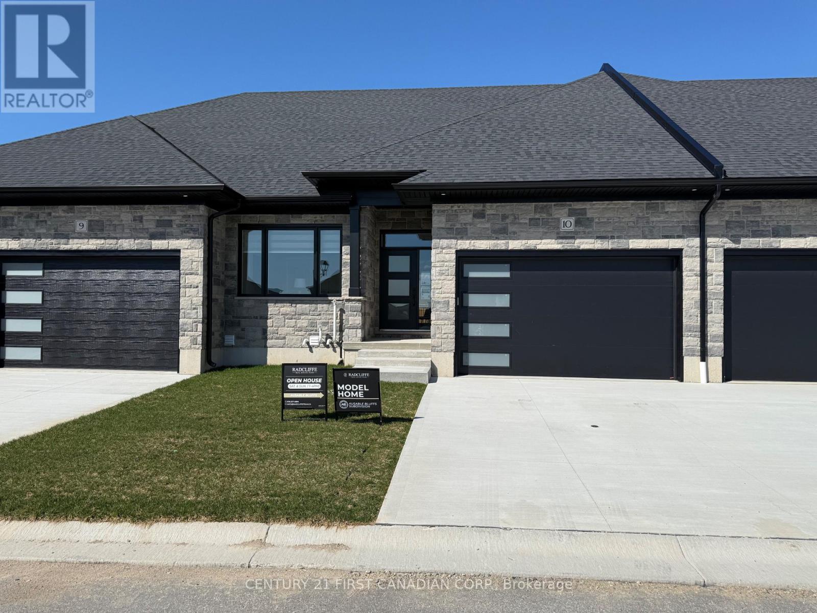 10 - 32 POSTMA CRESCENT, North Middlesex, Ontario