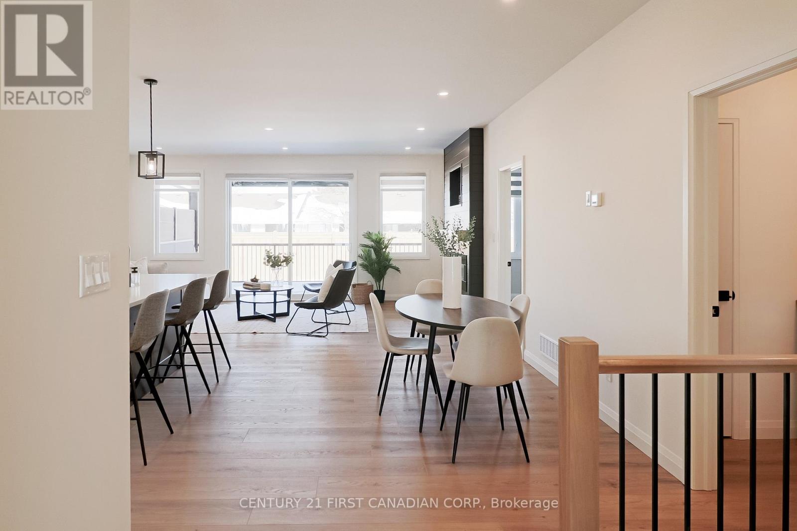 Photo 11 of 41 for 10 - 32 Postma Crescent