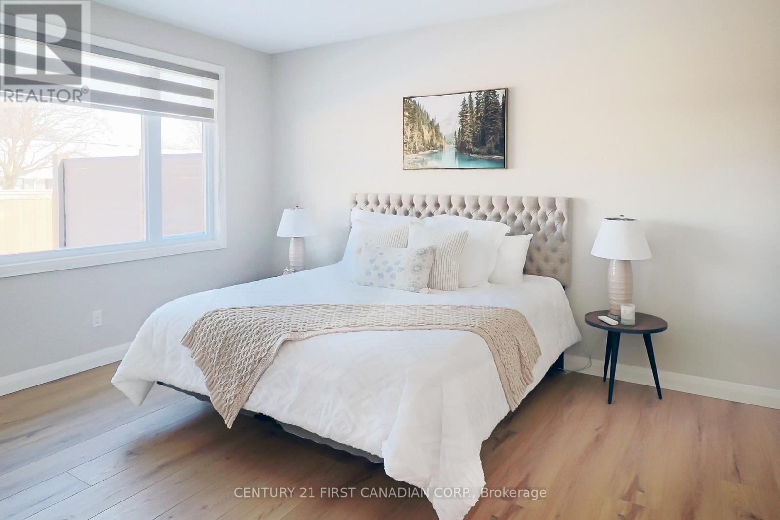 Photo 24 of 41 for 10 - 32 Postma Crescent