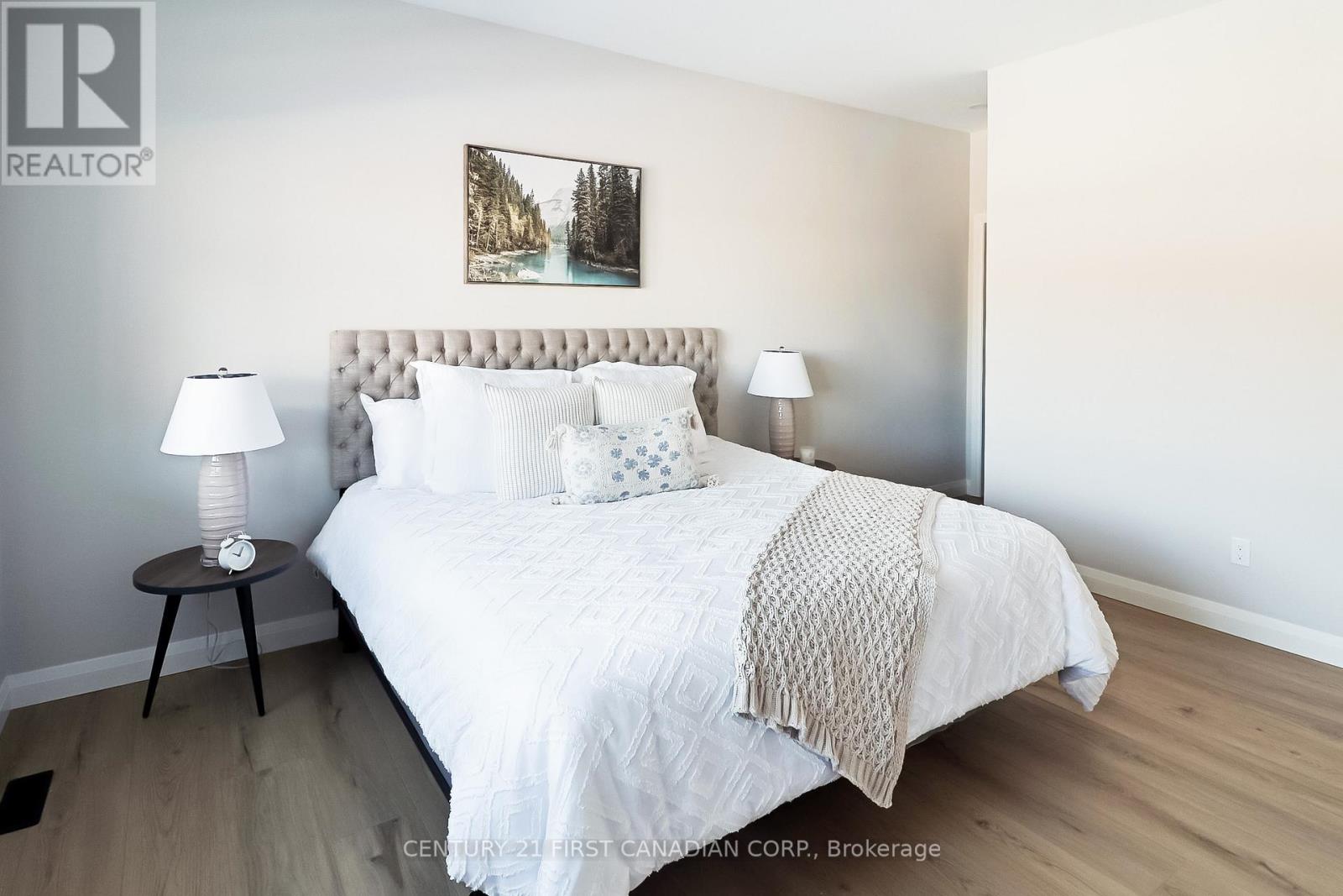 Photo 25 of 41 for 10 - 32 Postma Crescent