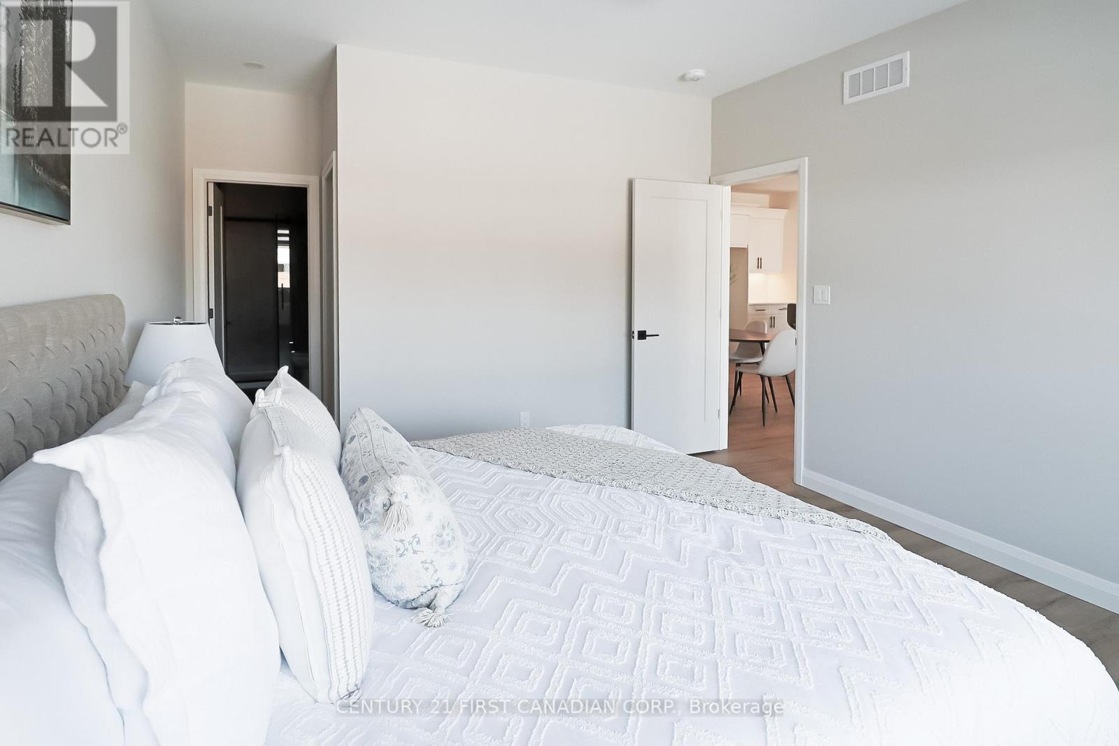 Photo 26 of 41 for 10 - 32 Postma Crescent