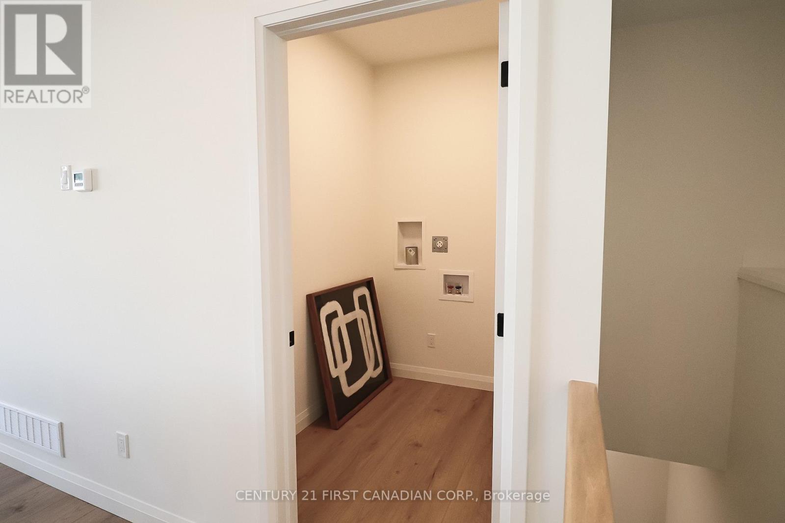 Photo 29 of 41 for 10 - 32 Postma Crescent