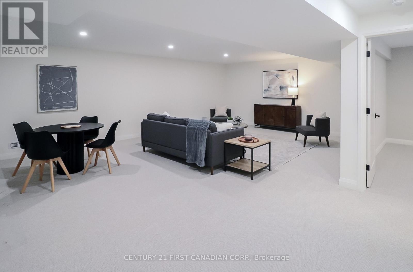 Photo 32 of 41 for 10 - 32 Postma Crescent