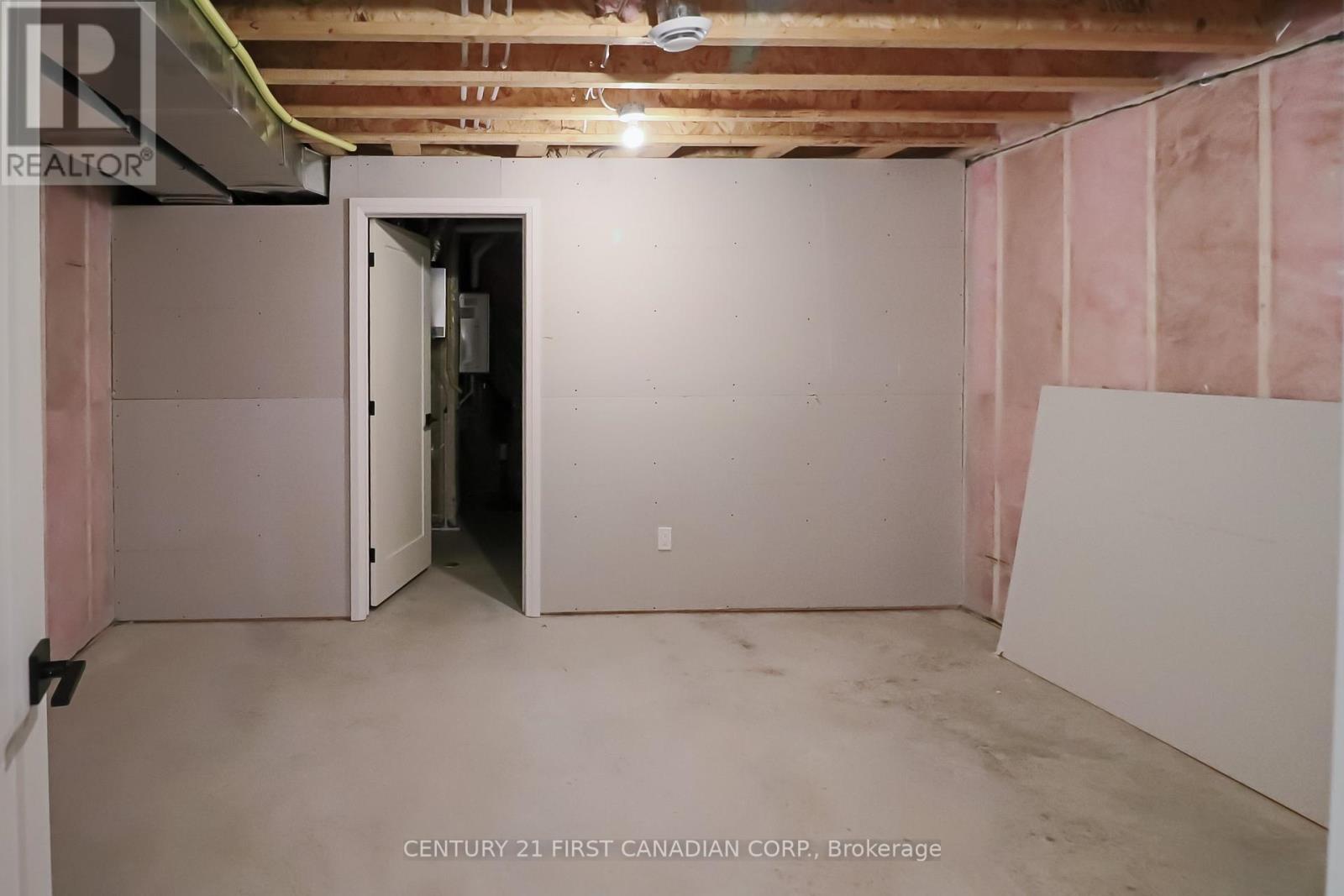 Photo 39 of 41 for 10 - 32 Postma Crescent