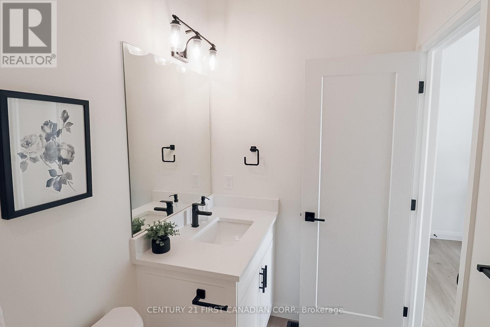 Photo 8 of 41 for 10 - 32 Postma Crescent