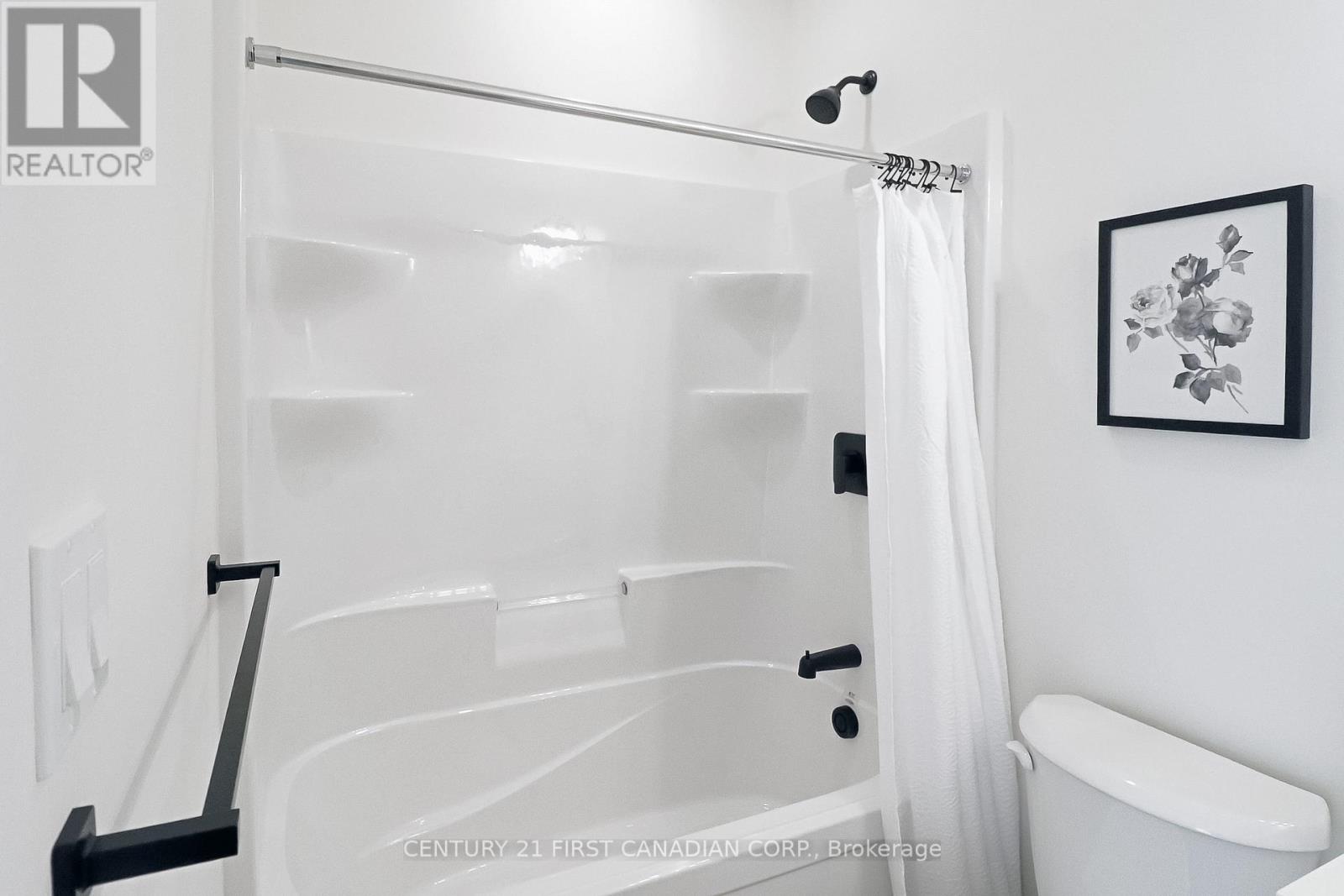 Photo 9 of 41 for 10 - 32 Postma Crescent