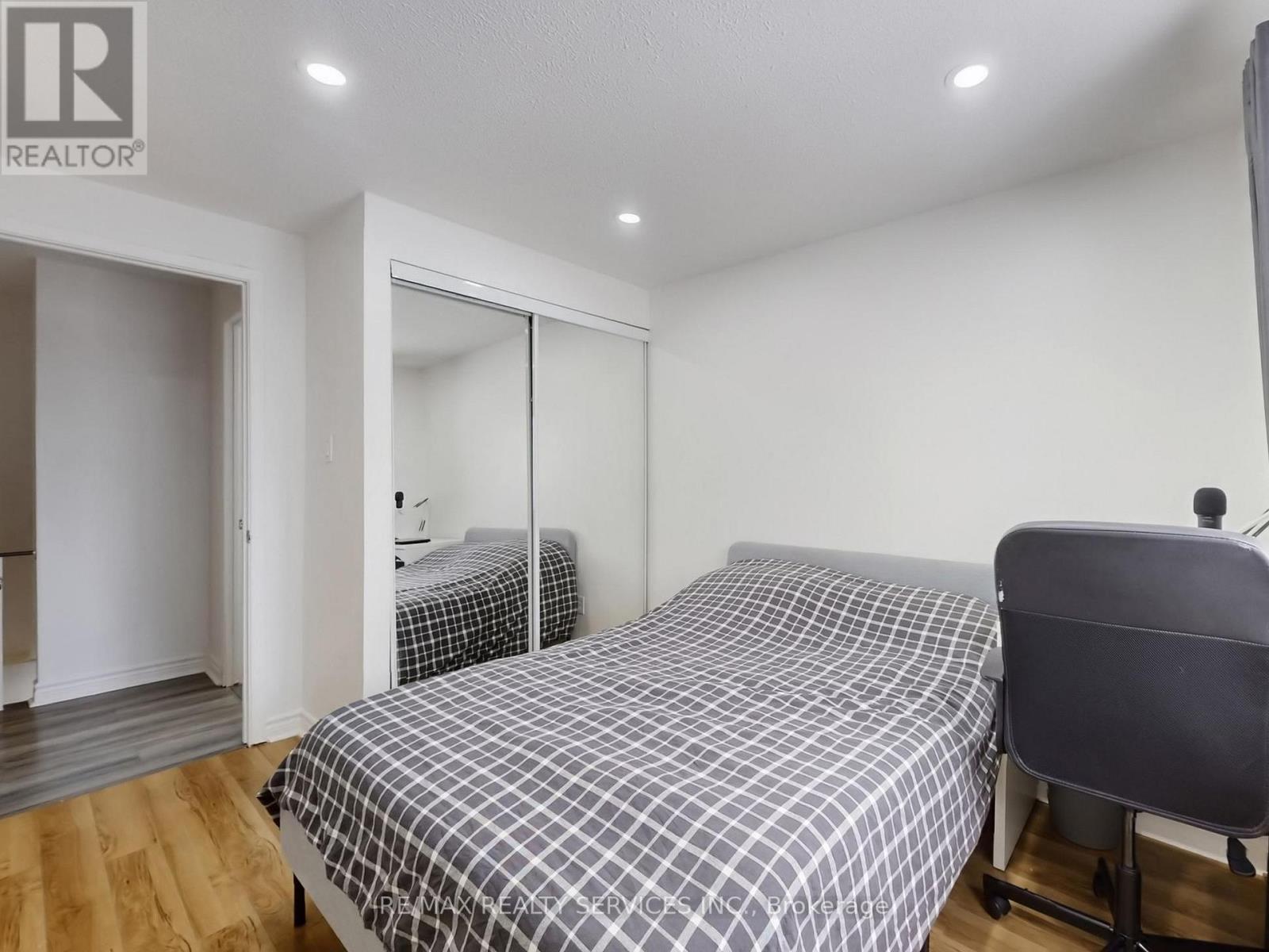 30 Haley Court, Brampton, Ontario  L6S 1N6 - Photo 19 - W12800652