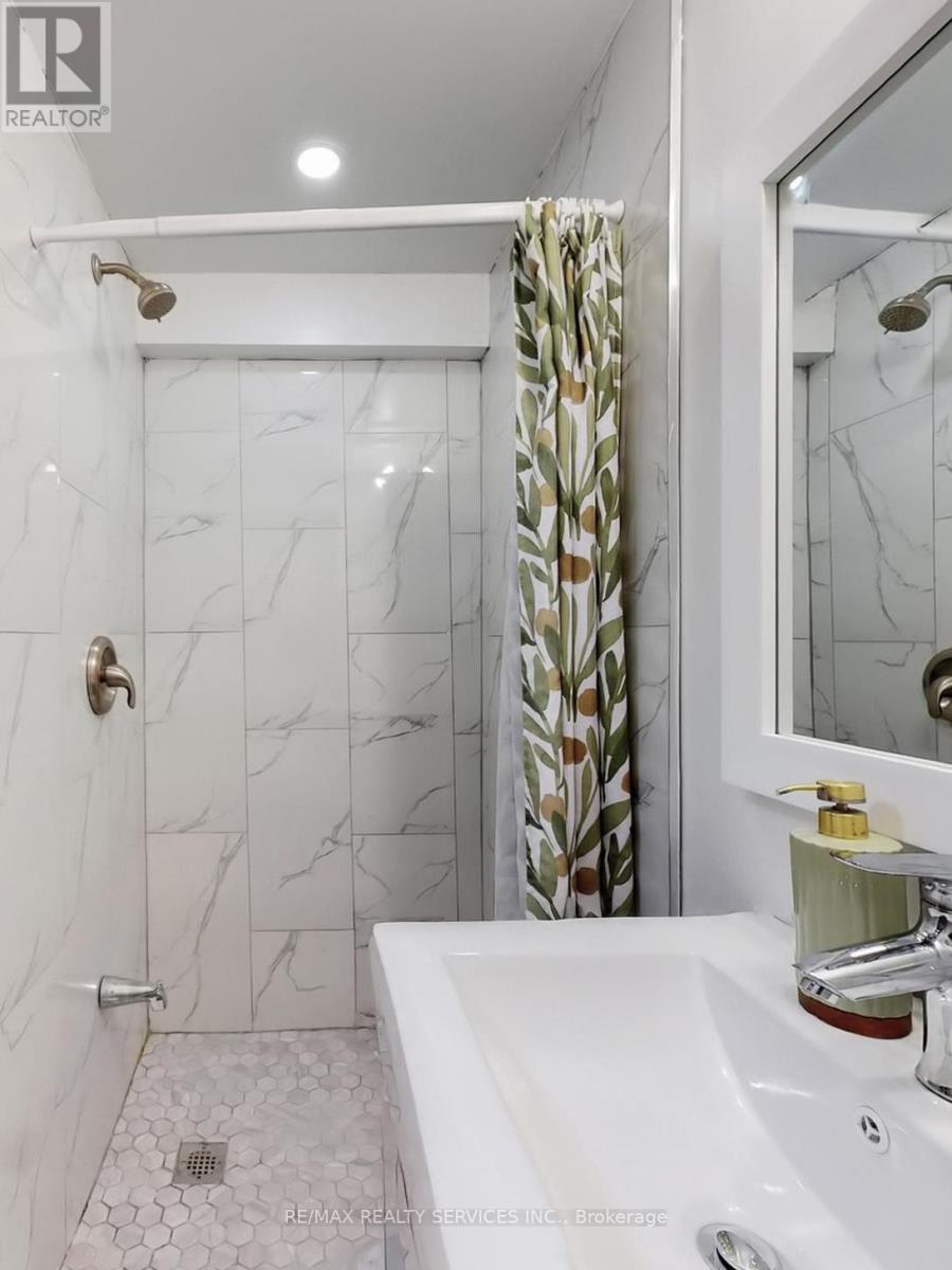 30 Haley Court, Brampton, Ontario  L6S 1N6 - Photo 27 - W12800652