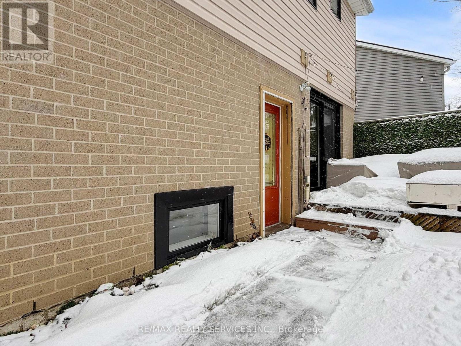 30 Haley Court, Brampton, Ontario  L6S 1N6 - Photo 34 - W12800652