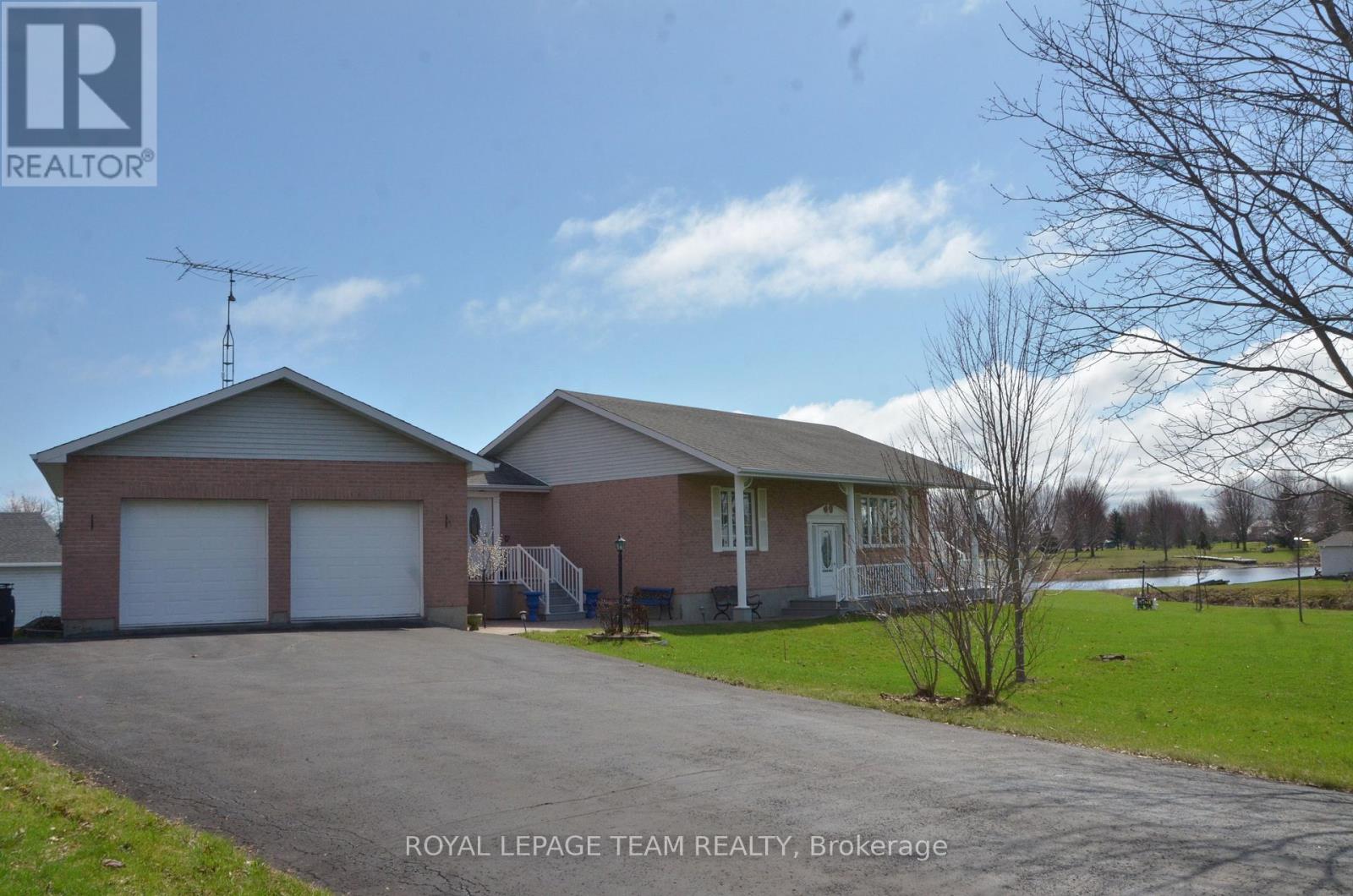 11708 BREEZEWOOD AVENUE S, South Dundas, Ontario