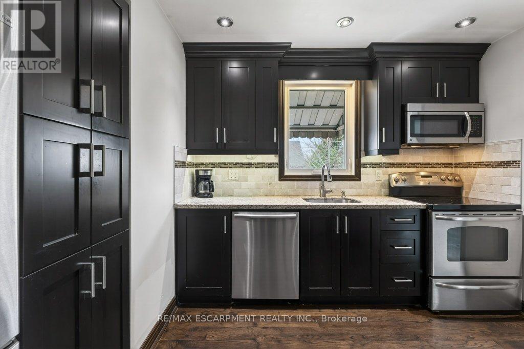 69 West 4th Street, Hamilton, Ontario  L9C 3M6 - Photo 7 - X12964606