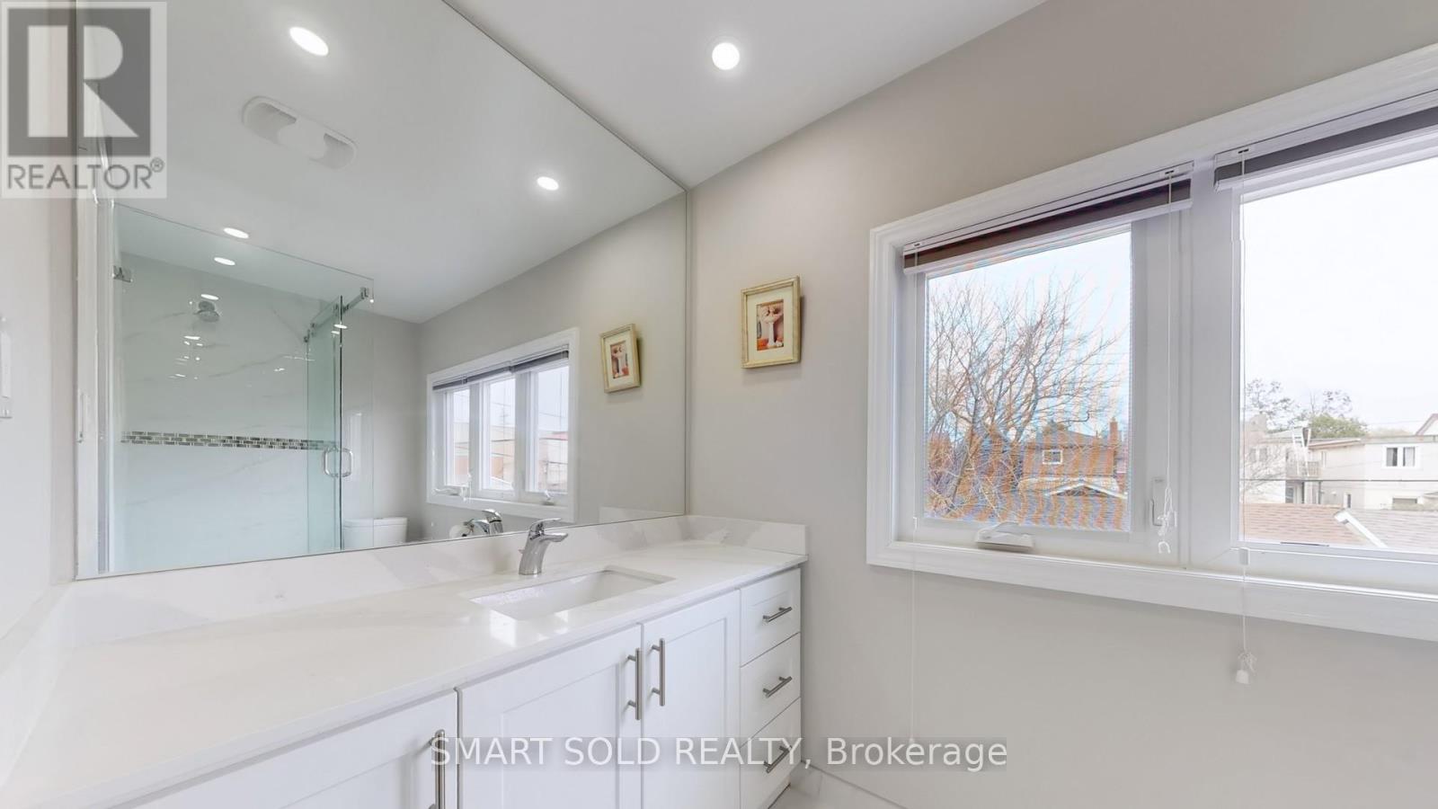 Main Flr + 2nd Flr - 1040 Ossington Avenue, Toronto, Ontario  M6G 3V6 - Photo 15 - W13015586