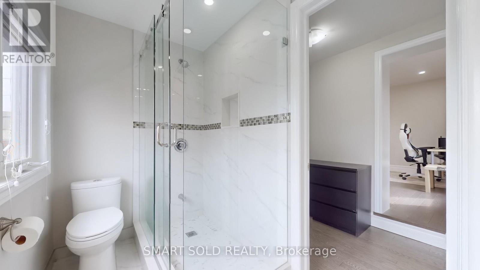 Main Flr + 2nd Flr - 1040 Ossington Avenue, Toronto, Ontario  M6G 3V6 - Photo 16 - W13015586