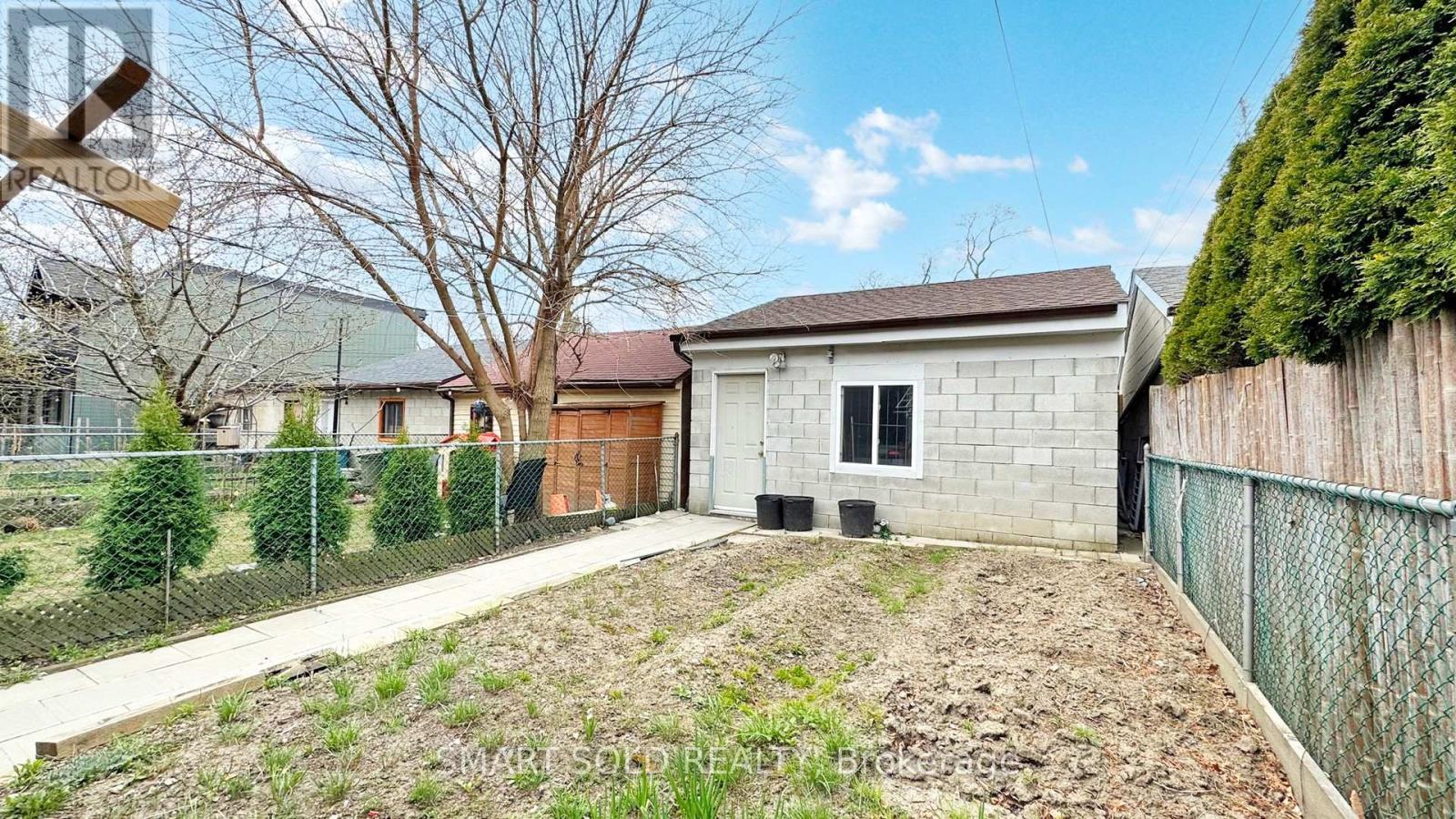 Main Flr + 2nd Flr - 1040 Ossington Avenue, Toronto, Ontario  M6G 3V6 - Photo 27 - W13015586