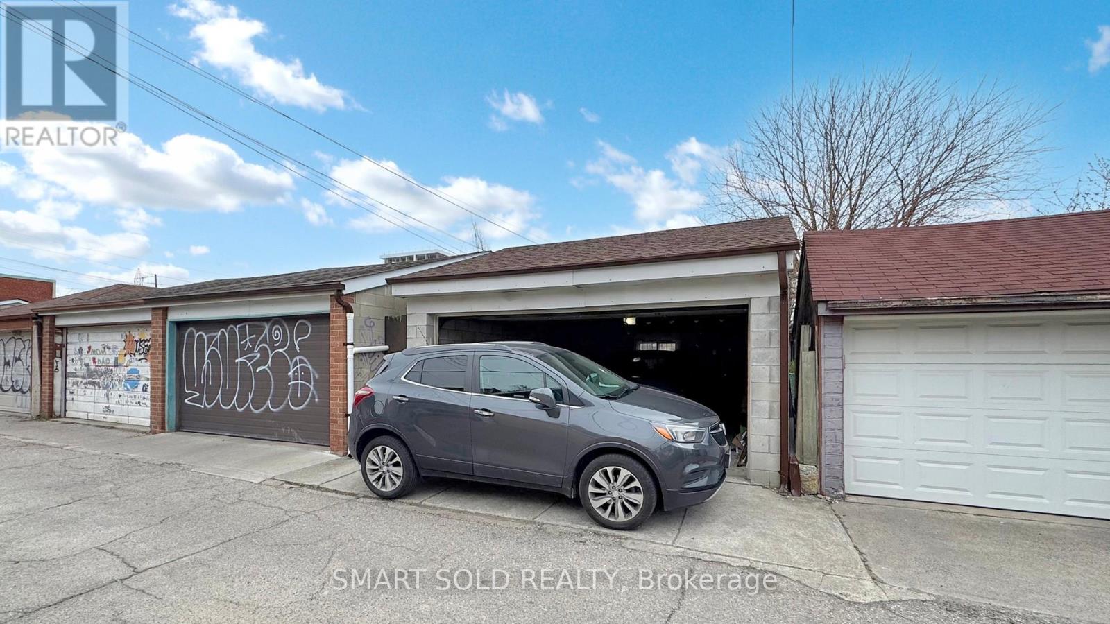 Main Flr + 2nd Flr - 1040 Ossington Avenue, Toronto, Ontario  M6G 3V6 - Photo 29 - W13015586