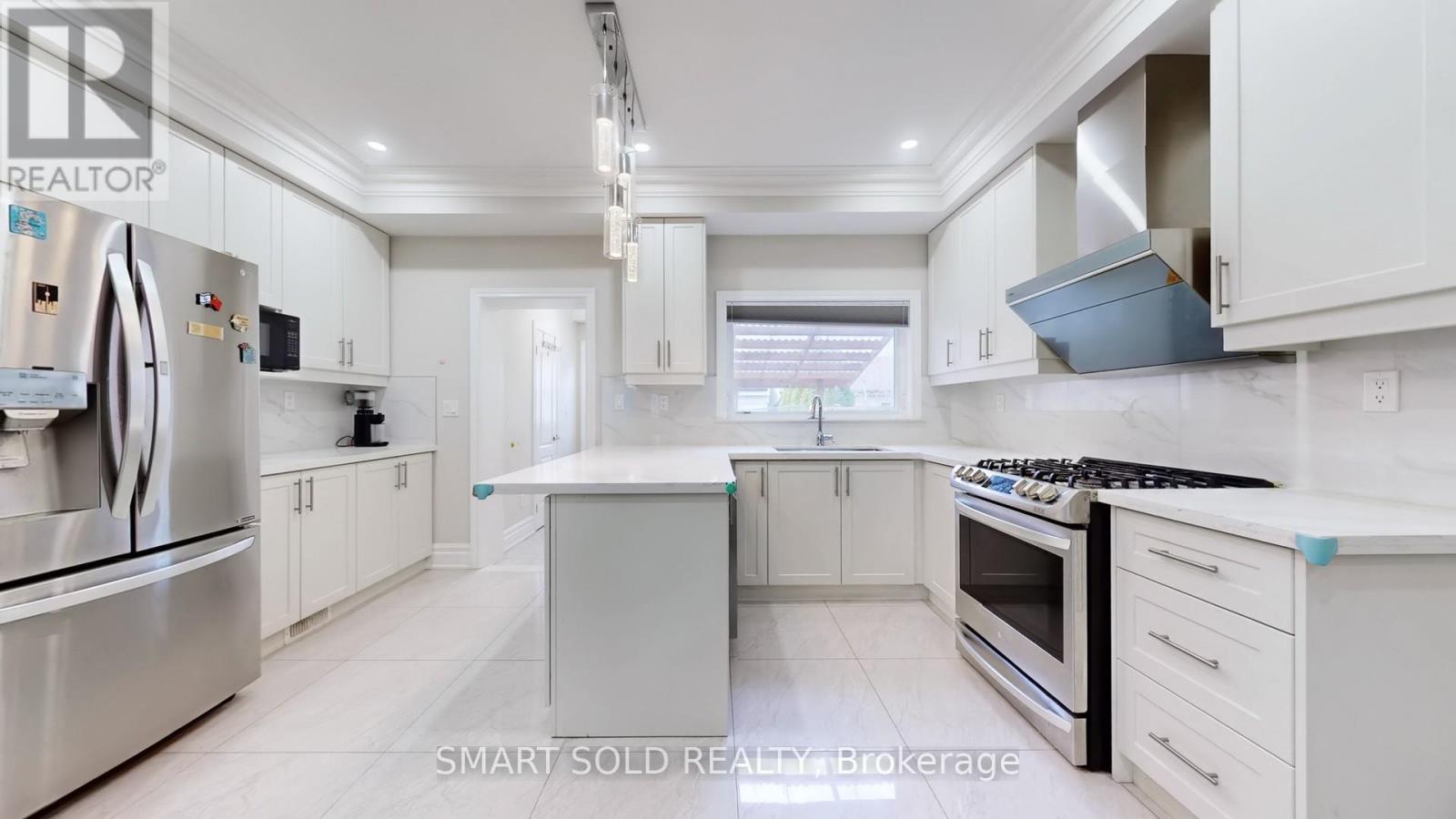 Main Flr + 2nd Flr - 1040 Ossington Avenue, Toronto, Ontario  M6G 3V6 - Photo 7 - W13015586