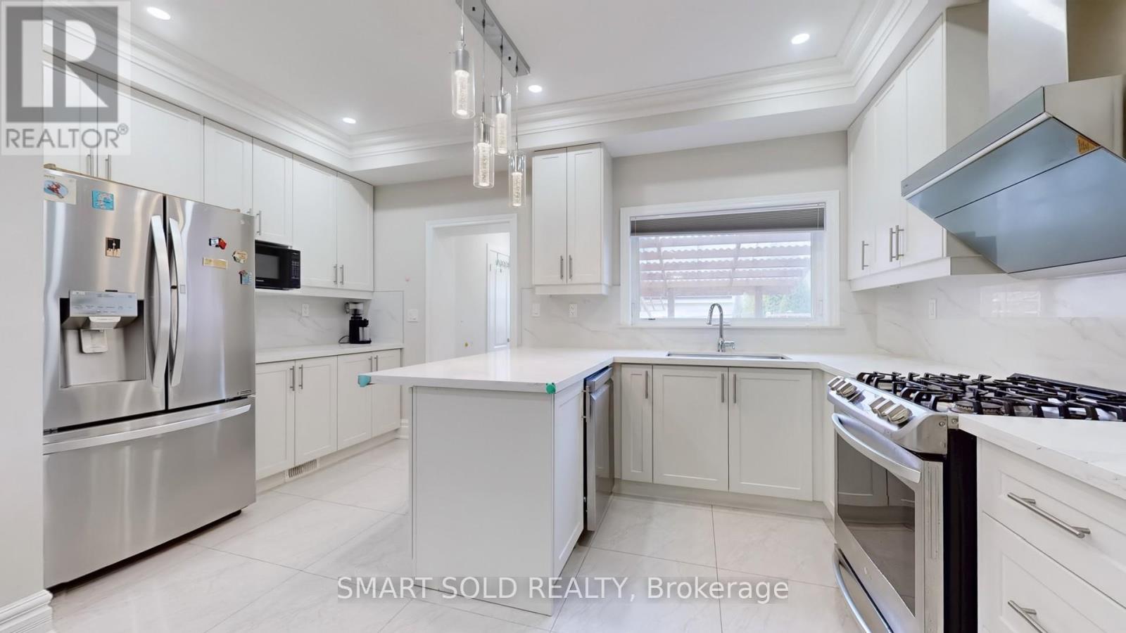 Main Flr + 2nd Flr - 1040 Ossington Avenue, Toronto, Ontario  M6G 3V6 - Photo 8 - W13015586