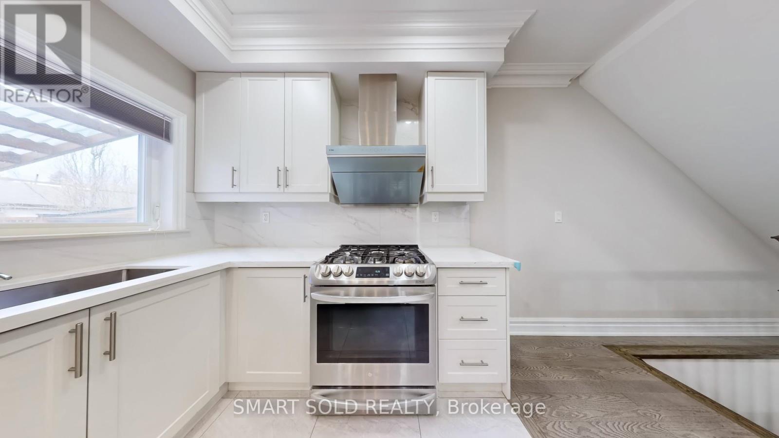 Main Flr + 2nd Flr - 1040 Ossington Avenue, Toronto, Ontario  M6G 3V6 - Photo 9 - W13015586