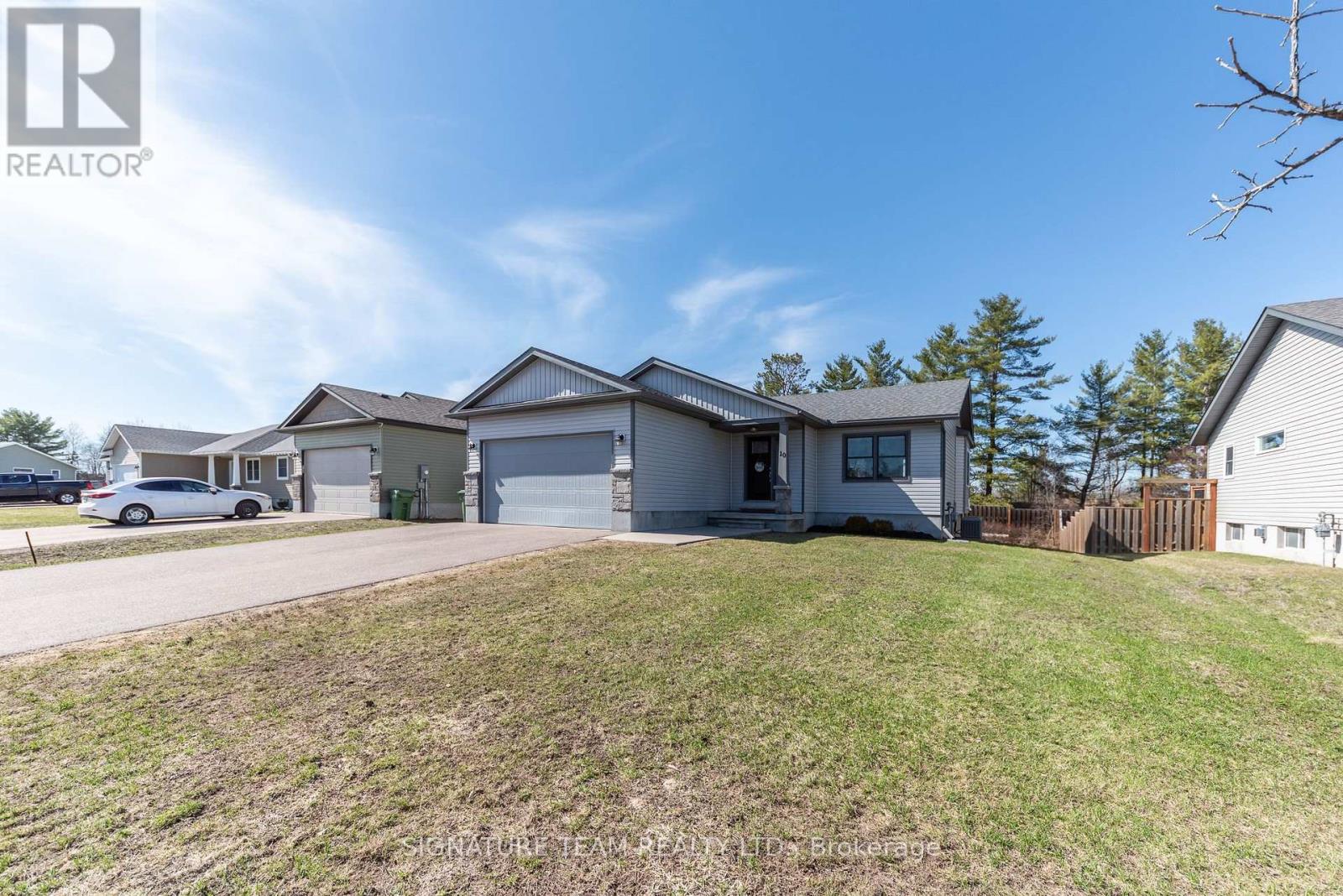 10 Terrance Drive, Petawawa, Ontario  K8H 0G3 - Photo 2 - X13015644
