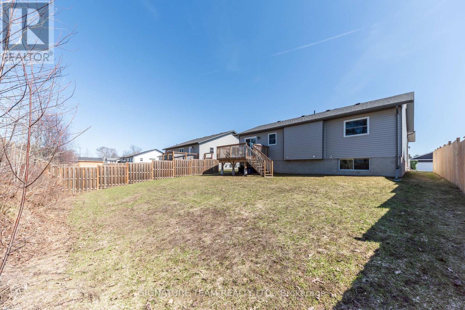 10 Terrance Drive, Petawawa, Ontario  K8H 0G3 - Photo 4 - X13015644