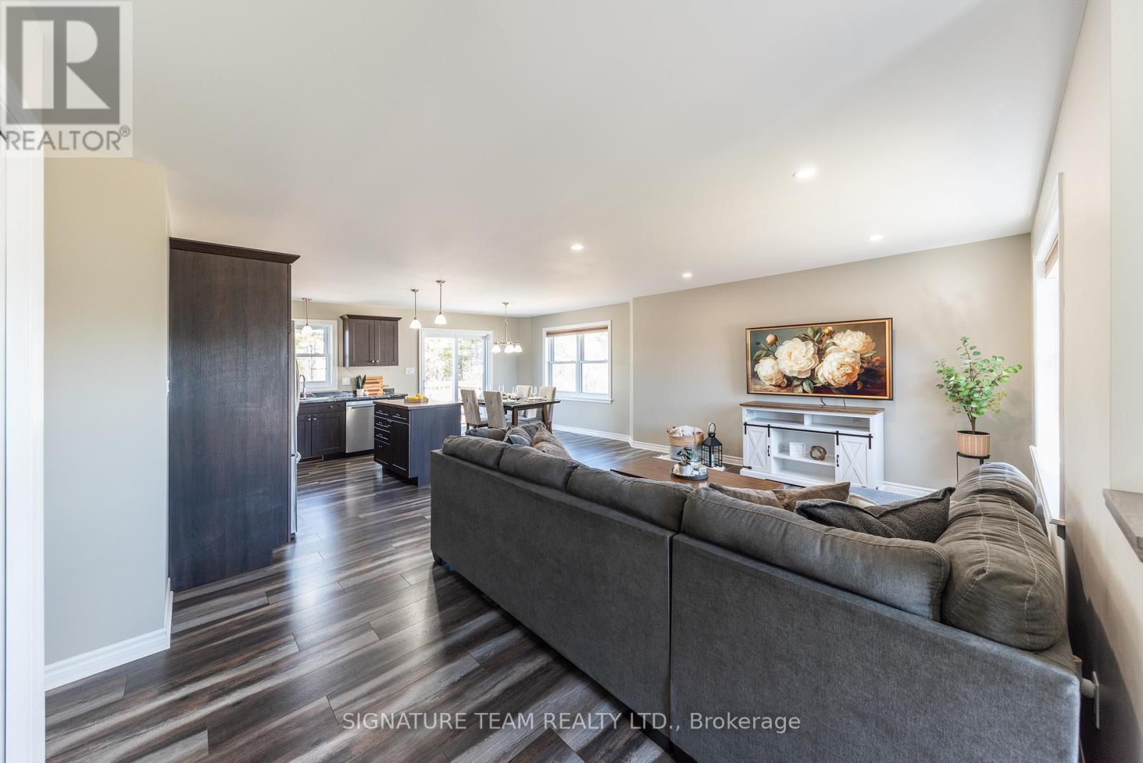 10 Terrance Drive, Petawawa, Ontario  K8H 0G3 - Photo 5 - X13015644