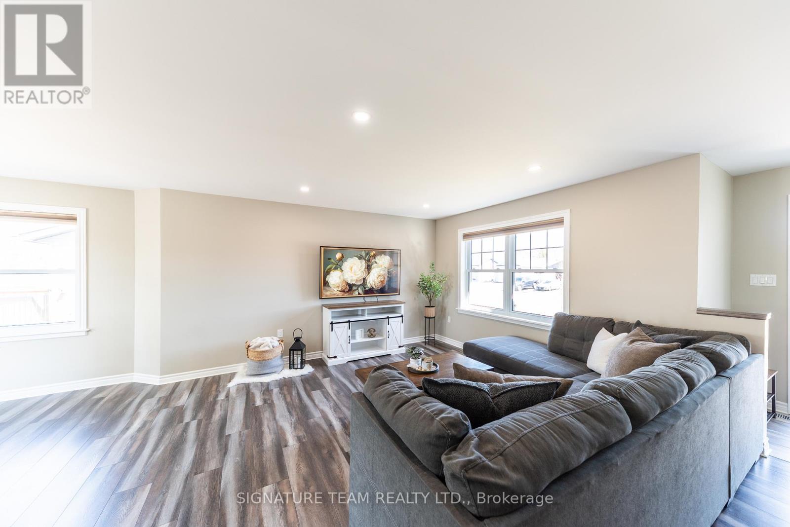 10 Terrance Drive, Petawawa, Ontario  K8H 0G3 - Photo 7 - X13015644